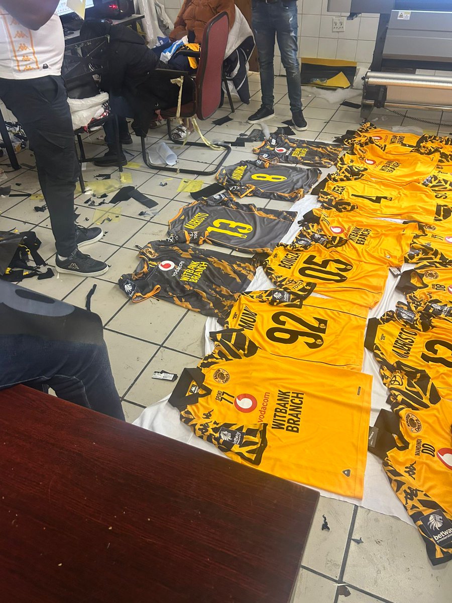 QGPhuthi6's tweet image. 