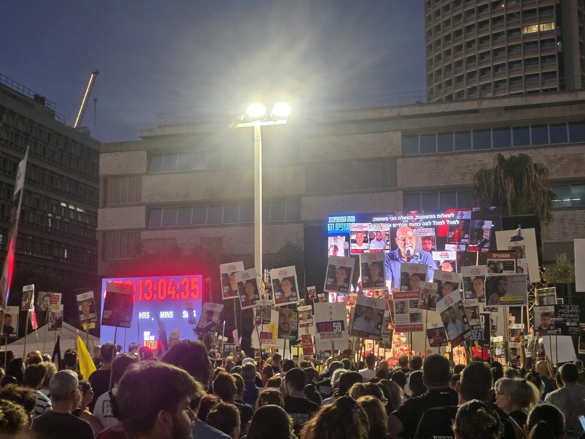 ferezmanuel's tweet image. Y ahí siguen. Desde hace mucho están ahí pidiendo por los suyos secuestrados, por el fin de la guerra en Gaza y el fin de un terrible gobierno de Netanyahu y compañía.
Ellos son parte de la solución a futuro para Israel y su relación con los palestinos
Protesta en Tel Aviv