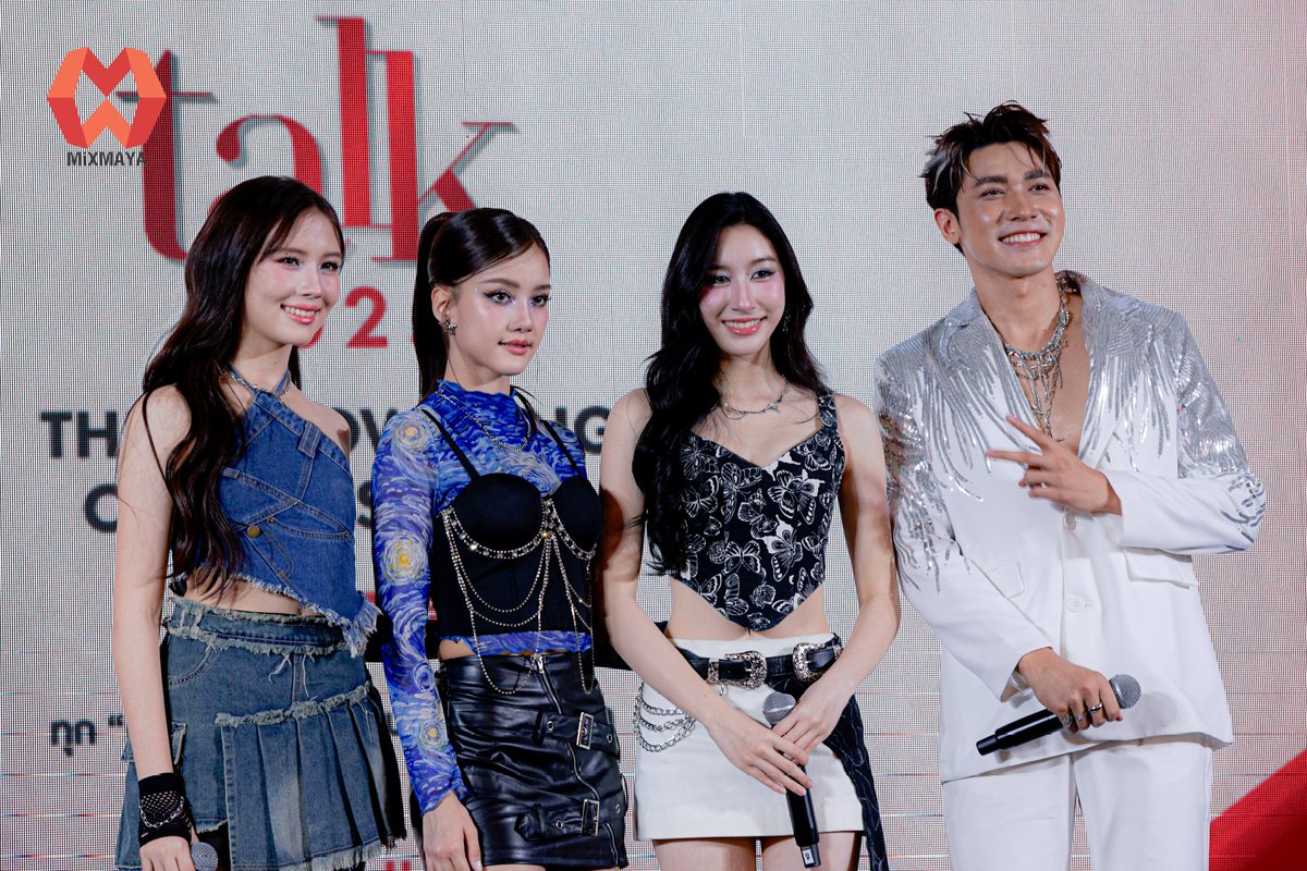 webmixmaya's tweet image. “สมิธ ภาสวิชญ์ และ 3 สาว “แคนดี้ ลิซ่า นีญ่า วง BLYSS” มาร่วมสร้างความสนุกสนานบนเวทีงาน Praew Talk 2025 “The Empowering Conversation”
#PraewTalk2025
#smithpaswitch #สมิธภาสวิชญ์
#BLYSS