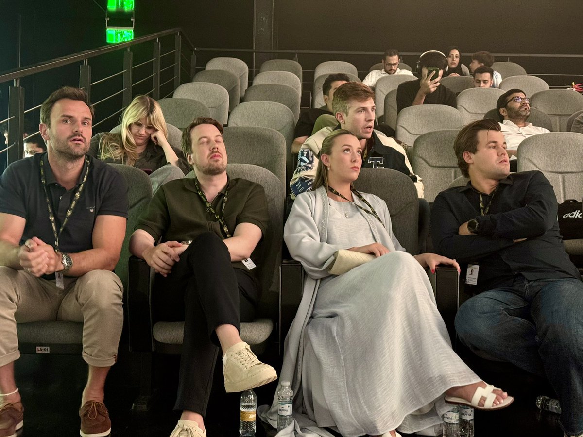 TeamLiquid's tweet image. Magnus Carlsen is here to watch teammate Praggβs run at the #EsportsWorldCup LCQ Knockout Stage.