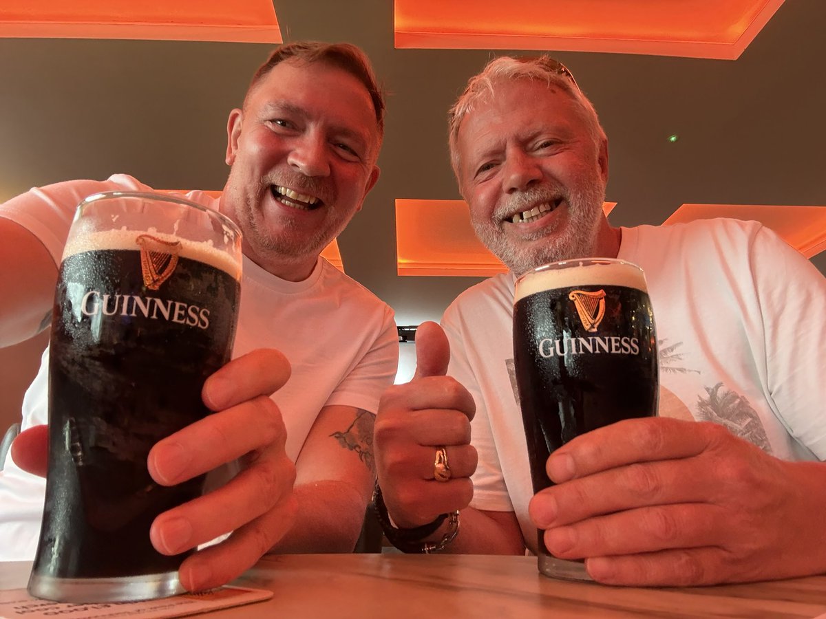 71PaulS's tweet image. Well today was a day.. started early scattering my mums ashes amongst the wildflowers in her favourite park. The Lions winning the series in Australia and a few beers after with my older brother after the game.. 🩵