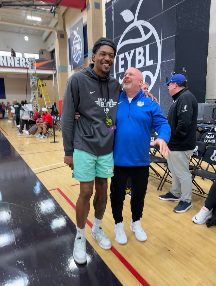 JoshSchertzSLU's tweet image. Putting the BB in BBE🏆🏀
What a humble and gracious superstar, incredible example for all young hoopers to follow on and off of the court