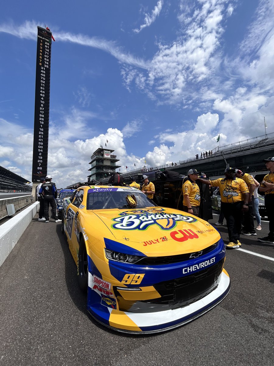 VKNGMotorsports's tweet image. Ready to qualify with this beaut of a car🤩🍌
@TheCW_Sports @NASCAR_Xfinity @mattdracing @TeamChevy