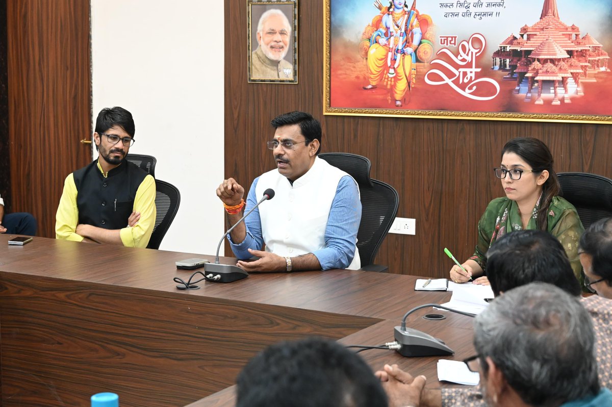 rameshwar4111's tweet image. आज युवा सदन पर हुजूर विधानसभा के सम्मानीय जनप्रतिनिधियों की बैठक को संबोधित किया।
आगामी कार्यक्रम के संबंध में विस्तृत चर्चा कर क्षेत्र में चल रहे विभिन्न विकास कार्यों की भी समीक्षा की।
#RameshwarSharma