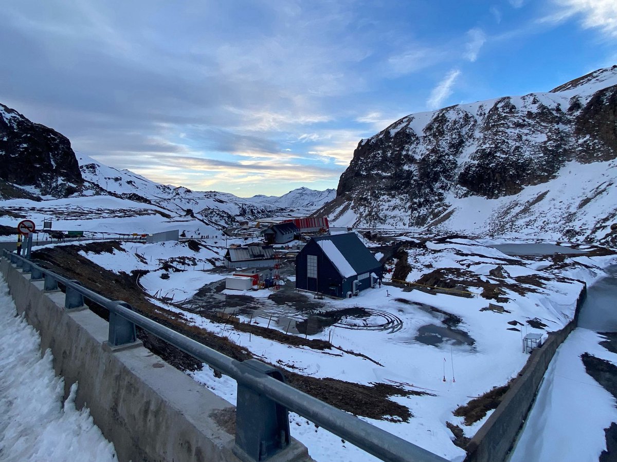 📢 #AVISO | El Complejo Fronterizo Pehuenche permanecerá cerrado por acumulación de nieve en territorio argentino y a la espera que Vialidad del vecino país despeje la ruta.

Los invitamos a mantener precaución, autocuidado y planificar su viaje. 🏔️🚎