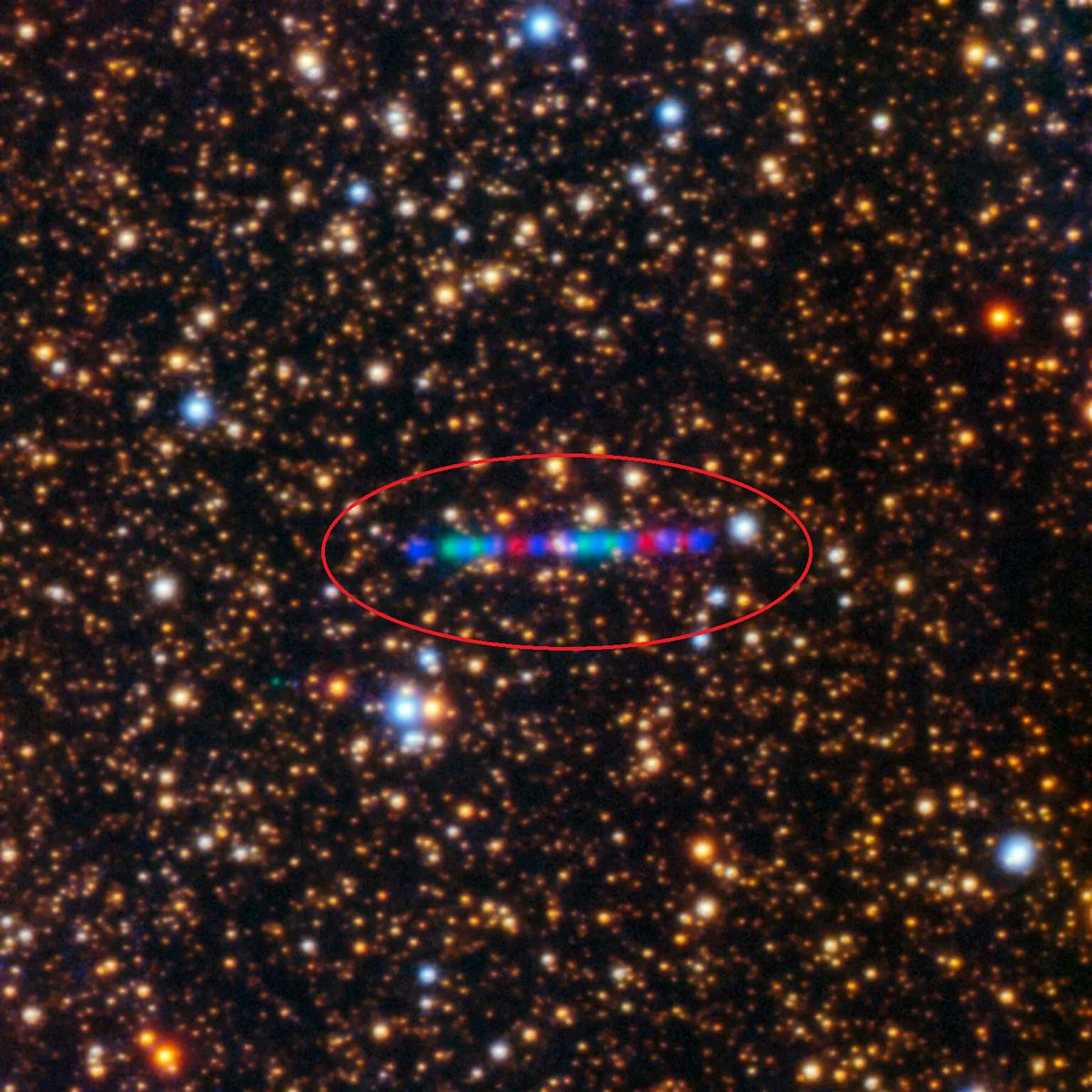 التفاصل:

الجسم الذي يبعد عن كوكب الأرض مسافة 524000000 كيلومتر رصده مجموعة من الباحثين الذين قالوا بأنه يطير بسرعة 200,000 كيلومتر في الساعة متجهاً نحو كوكبنا وأطلقوا عليه 3I/ATLAS، من بين الباحثين العالِم "آفي لويب" من جامعة هارفارد و "آدم هيبرد" و "آدم كراول" من معهد الدراسات