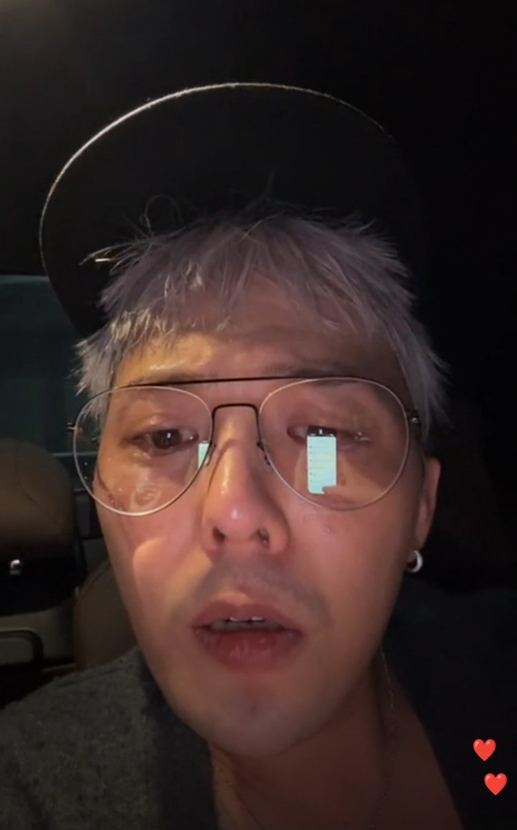 cheesmelt's tweet image. POV : you&apos;re on a video call with your dad and he&apos;s asking &quot;how to loud speaker&quot;
