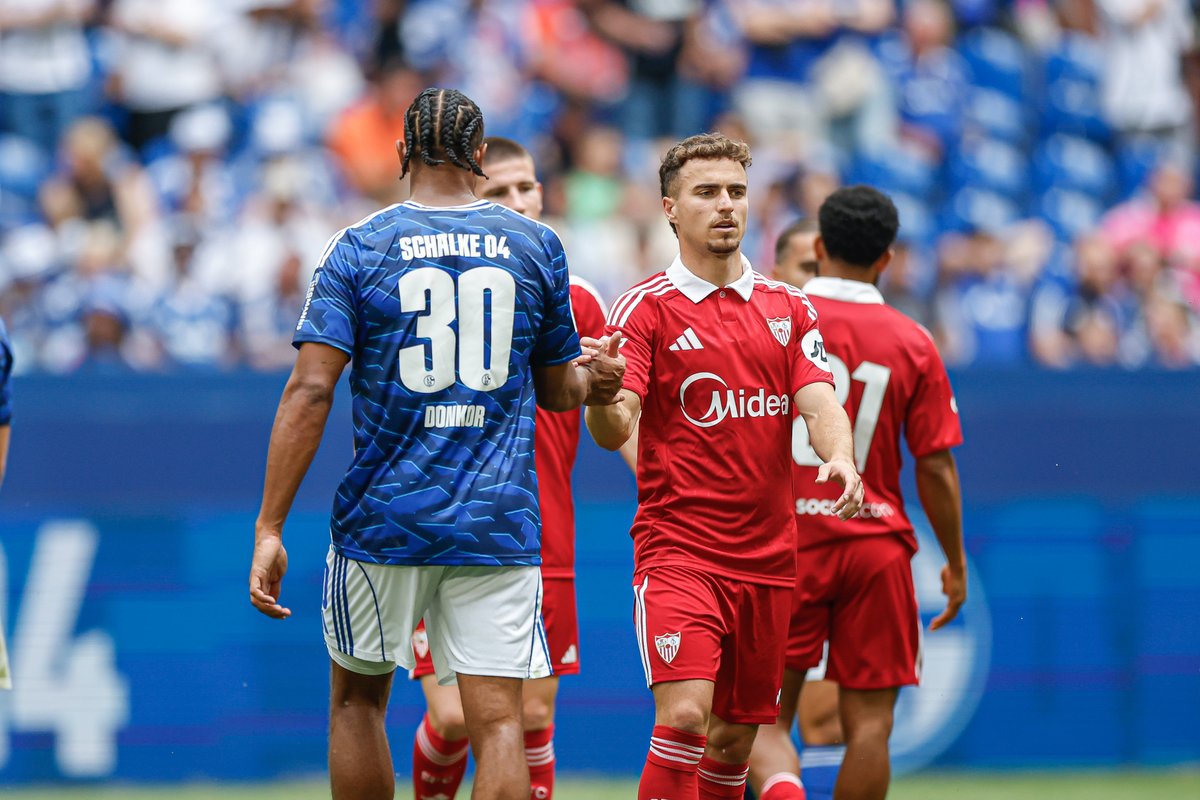 s04's tweet image. Viel Erfolg für die neue Saison, @SevillaFC! Kommt gut nach Hause 👋
#S04 | #S04SFC