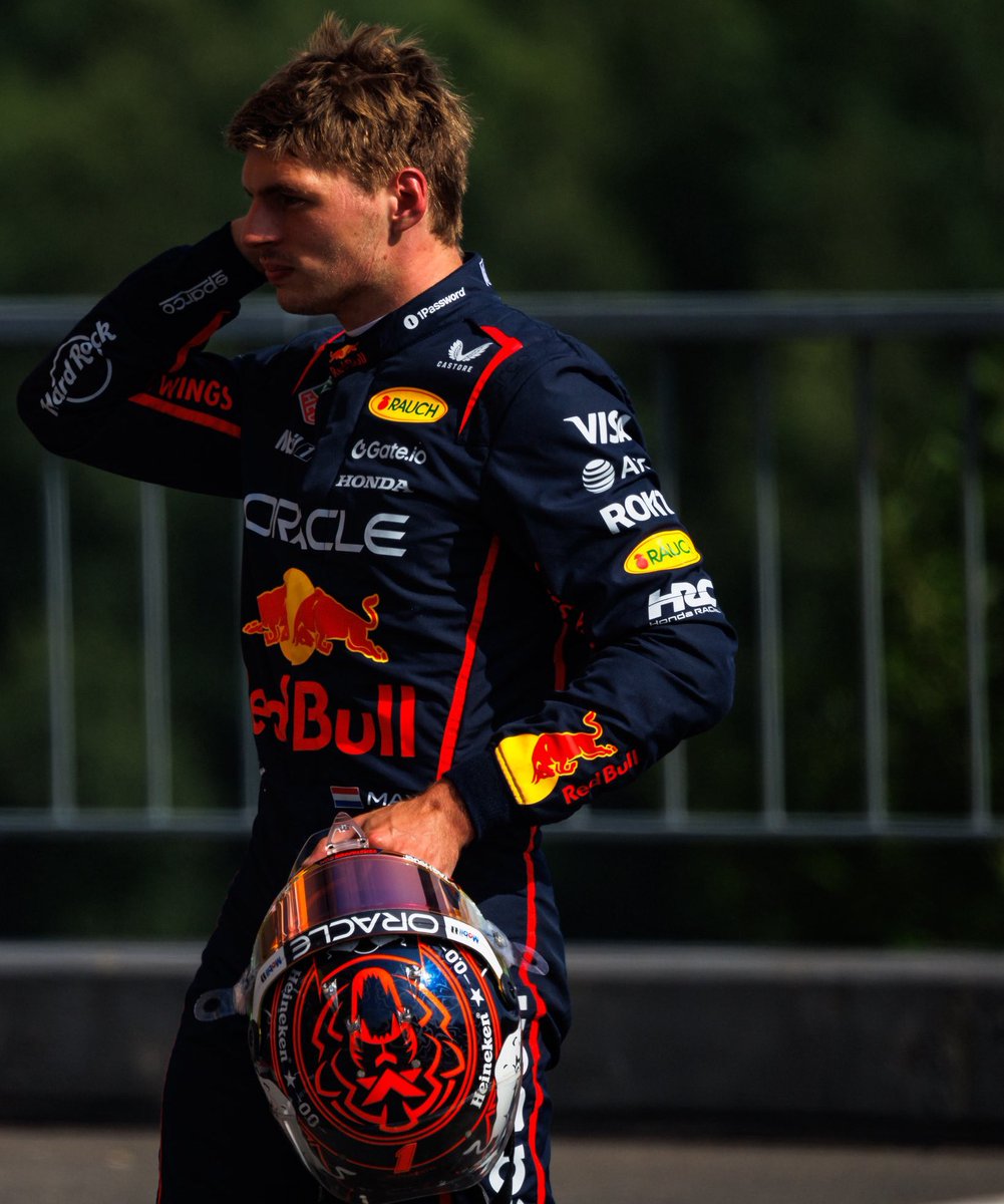 maybezax's tweet image. Anyway let’s appreciate this helmet more!! I’m so in love with it like …