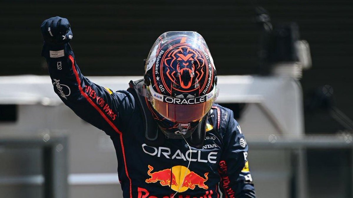 maybezax's tweet image. Anyway let’s appreciate this helmet more!! I’m so in love with it like …