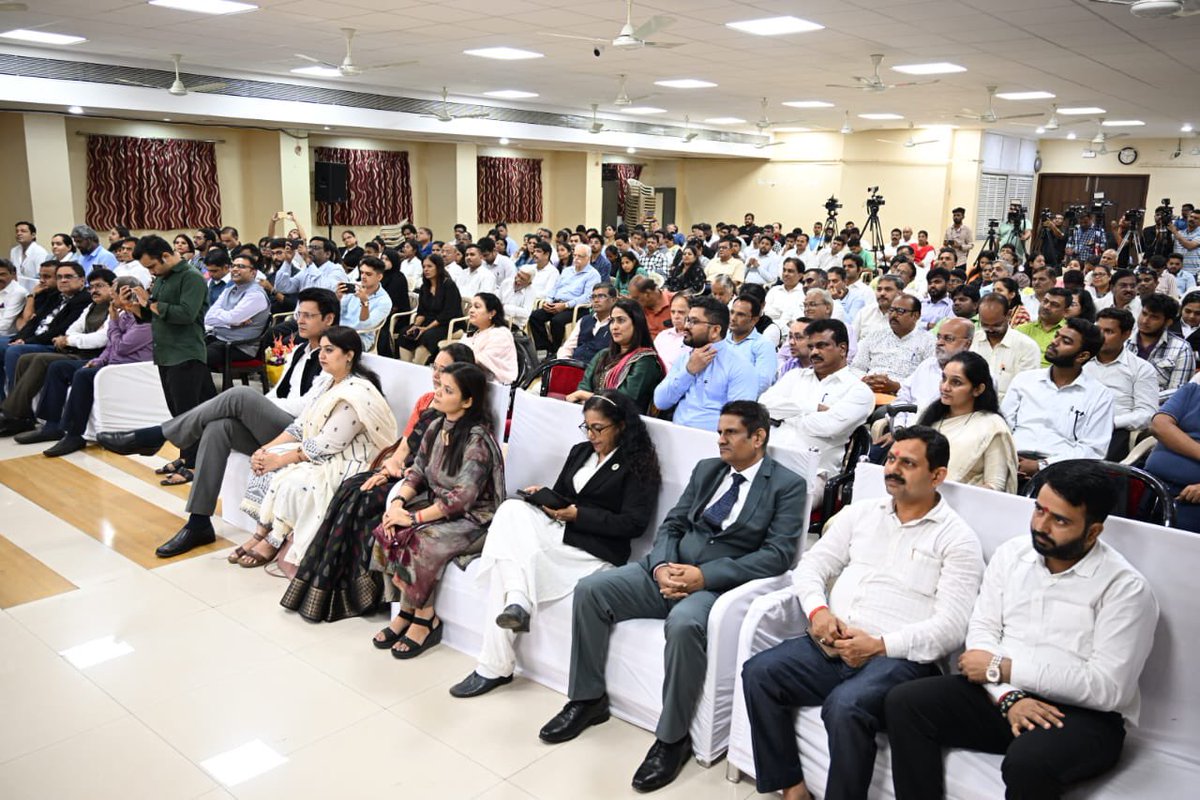 Attended the felicitation ceremony of Padma Shri Adv. Ujjwal Nikam Ji on his nomination as a Rajya Sabha member, organized by the BJP Mumbai Legal Cell at Vasant Smruti, Dadar.

Also Adv. Raj Purohit ji, Adv. Vivekanand Gupta ji, Adv. Amit Mehta ji, and other esteemed dignitaries