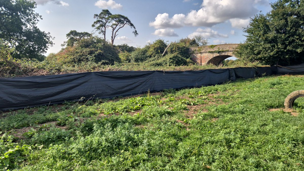 kejamieson_'s tweet image. It's not very often that I will publicly slate something, but today calls for it & I know some of my followers also use secure dog fields in the area.
Avoid Muddy Paws 'Secure' Fields in Trent.
You're better off, and safer, in the actual field behind the Rose & Crown!