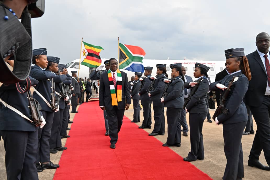 ZBCNewsonline's tweet image. President Emmerson Mnangagwa has arrived at Waterkloof Air Base, in Pretoria, South Africa, ahead of the Liberation Movements Summit.
He was received by ANC National Executive Council member Cde Bejani Chauke, ZANU PF Secretary for External Affairs Cde Simbarashe Mumbengegwi,…