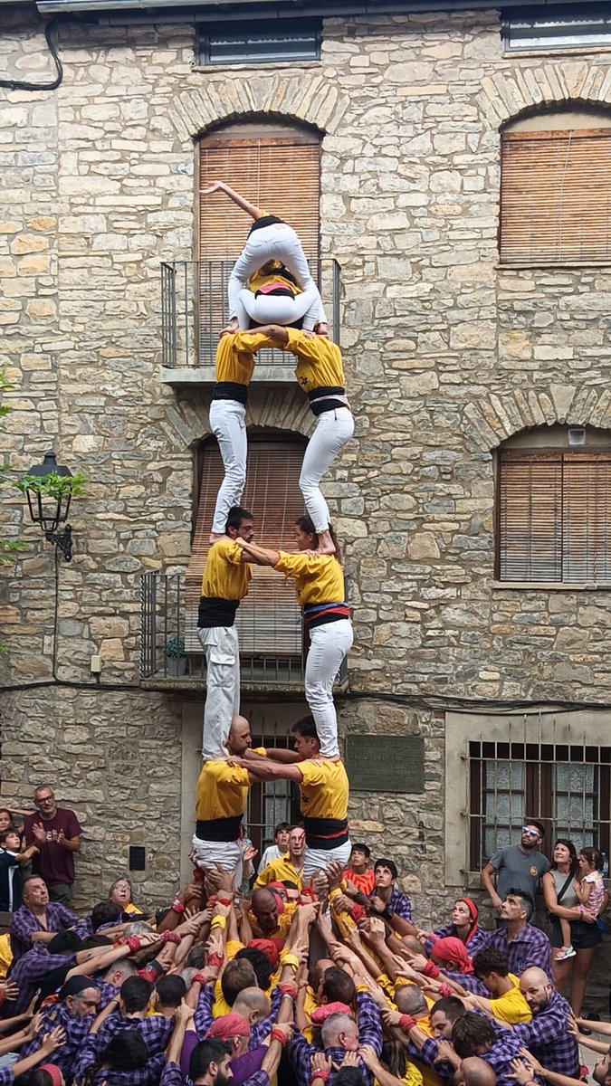 En segona ronda descarreguem, per primera vegada a la història, la torre de 6. 
Felicitats colla, ho hem treballat i ho hem aconseguit!!