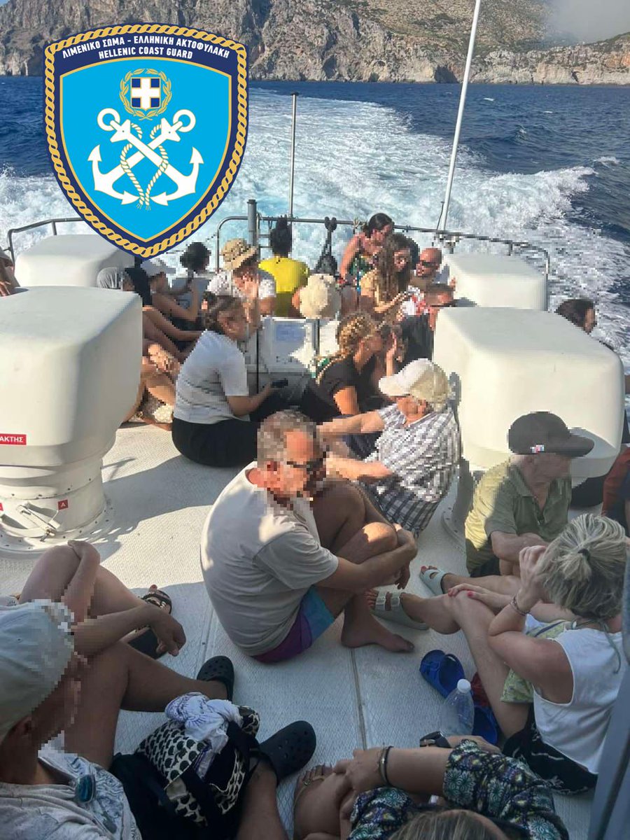 HCoastGuard's tweet image. Yπό το συντονισμό του Κέντρου Επιχειρήσεων Λ.Σ.-EΛ.AKT. πραγματοποιείται απεγκλωβισμός από την παραλία Λημνιώνας Κυθήρων στο λιμάνι του Καψαλίου από 1 ΠΛΣ και 3 ιδιωτικά σκάφη. Μέχρι στιγμής έχουν απεγκλωβιστεί 138 άτομα μεταξύ των οποίων και ένα βρέφος.