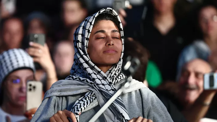 Mapi421's tweet image. Rima Hassan, l’activiste en eaux troubles qui a dressé la gauche contre Israël