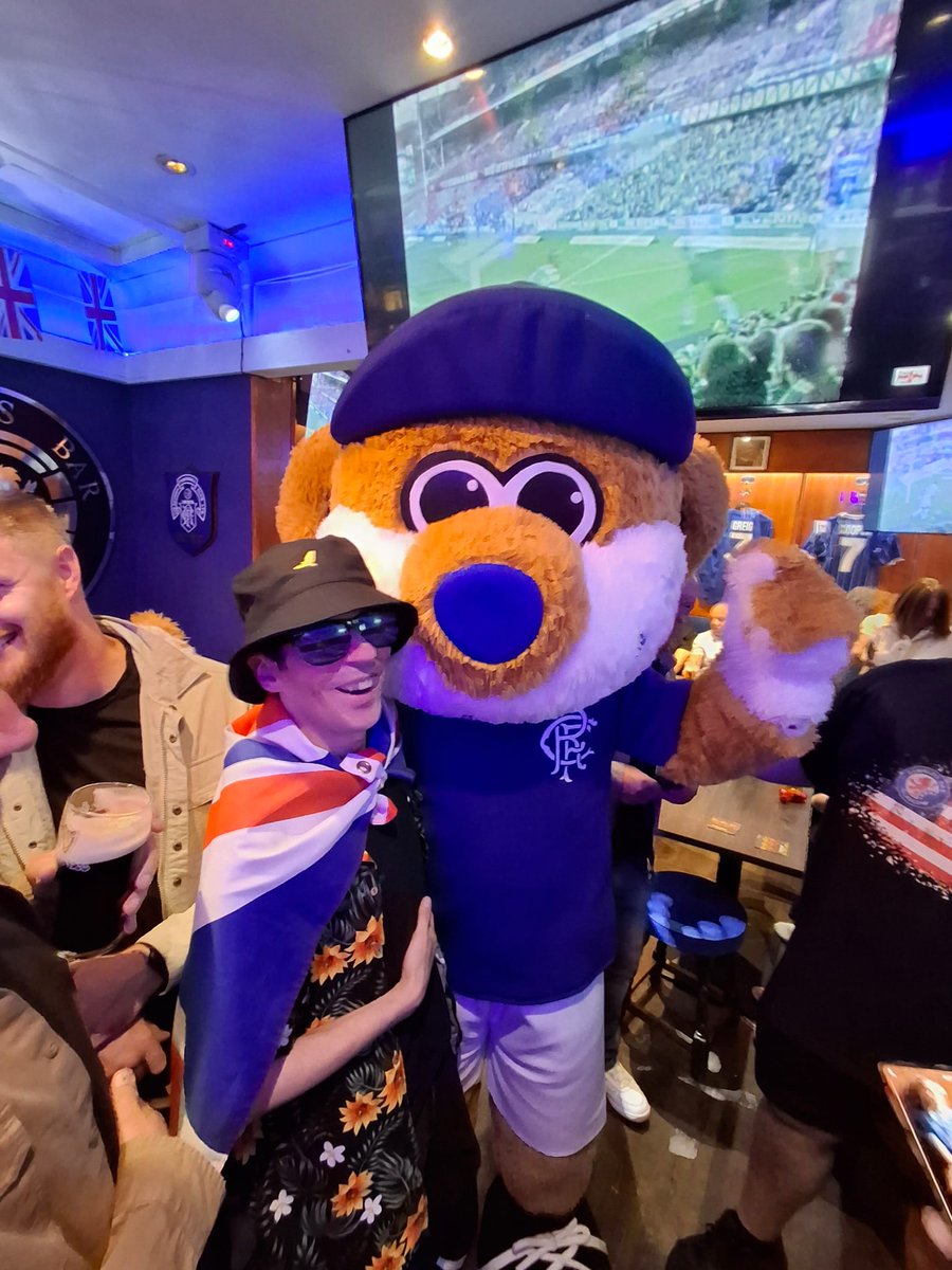 OswaldsBar's tweet image. Look who's turned up for an after match Oswalds Broxi Blue Venom 🐻💙