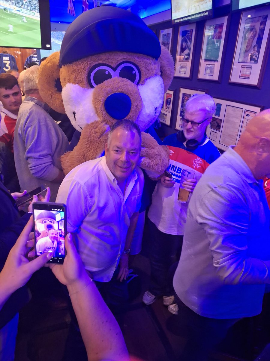 OswaldsBar's tweet image. Look who's turned up for an after match Oswalds Broxi Blue Venom 🐻💙