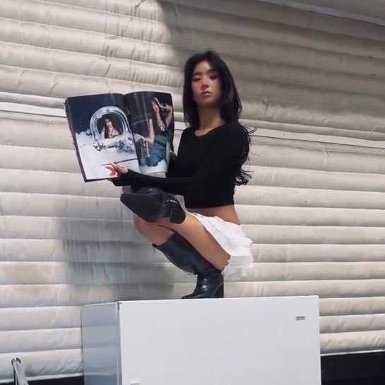 avanzinism's tweet image. she better post a full outfit pic cause it&apos;s giving