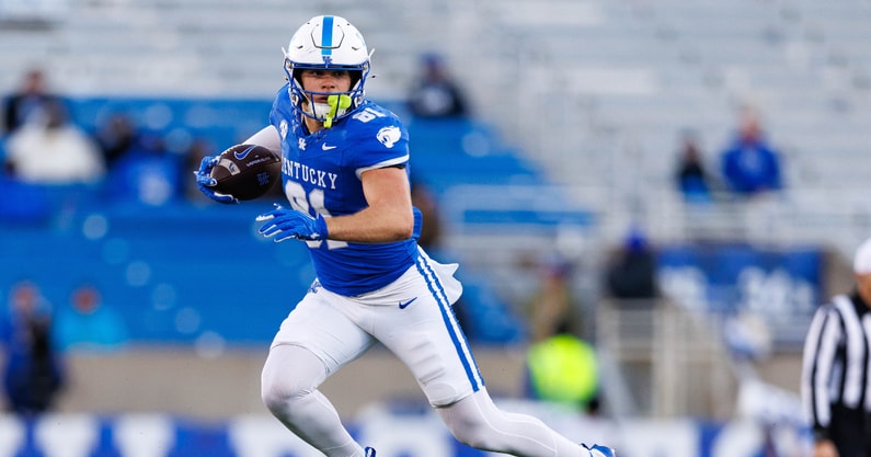 AdamLuckettKSR's tweet image. A couple of transfers, a new position coach, and a very talented true freshman. Kentucky's TE room underwent a lot of change in the offseason but two returnees will lead the way in 2025.
POSITION PREVIEW: on3.com/teams/kentucky…