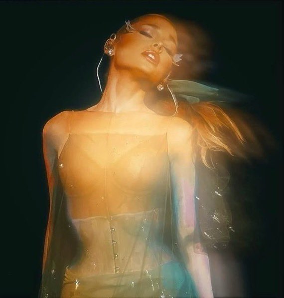 HitsAndCharts's tweet image. ‘everytime’ on spotify:
20/07 — 242,230
21/07 — 283,369 (+17%)
22/07 — 304,876 (+8%)
23/07 — 316,093 (+4%)
24/07 — 347,601 (+10%)
25/07 — 349,146 (+0.4%)