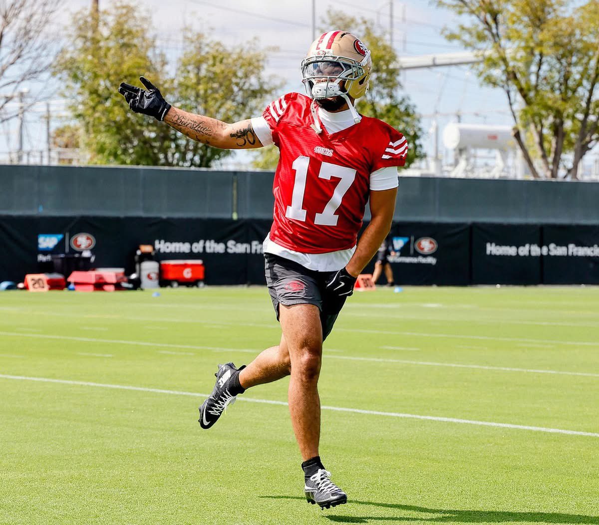 KYFUTURESTARS's tweet image. Kentucky Future Stars alum and 4th round draft pick Jordan Watkins is looking good in #17 for the 49ers!!! ๐๐๐ช๐ผ๐ช๐ผ๐๐ #Brotherhood ๐ฅ๐ฅ๐ฅ๐ฅ@jordantwatkins @49ers @OleMissFB