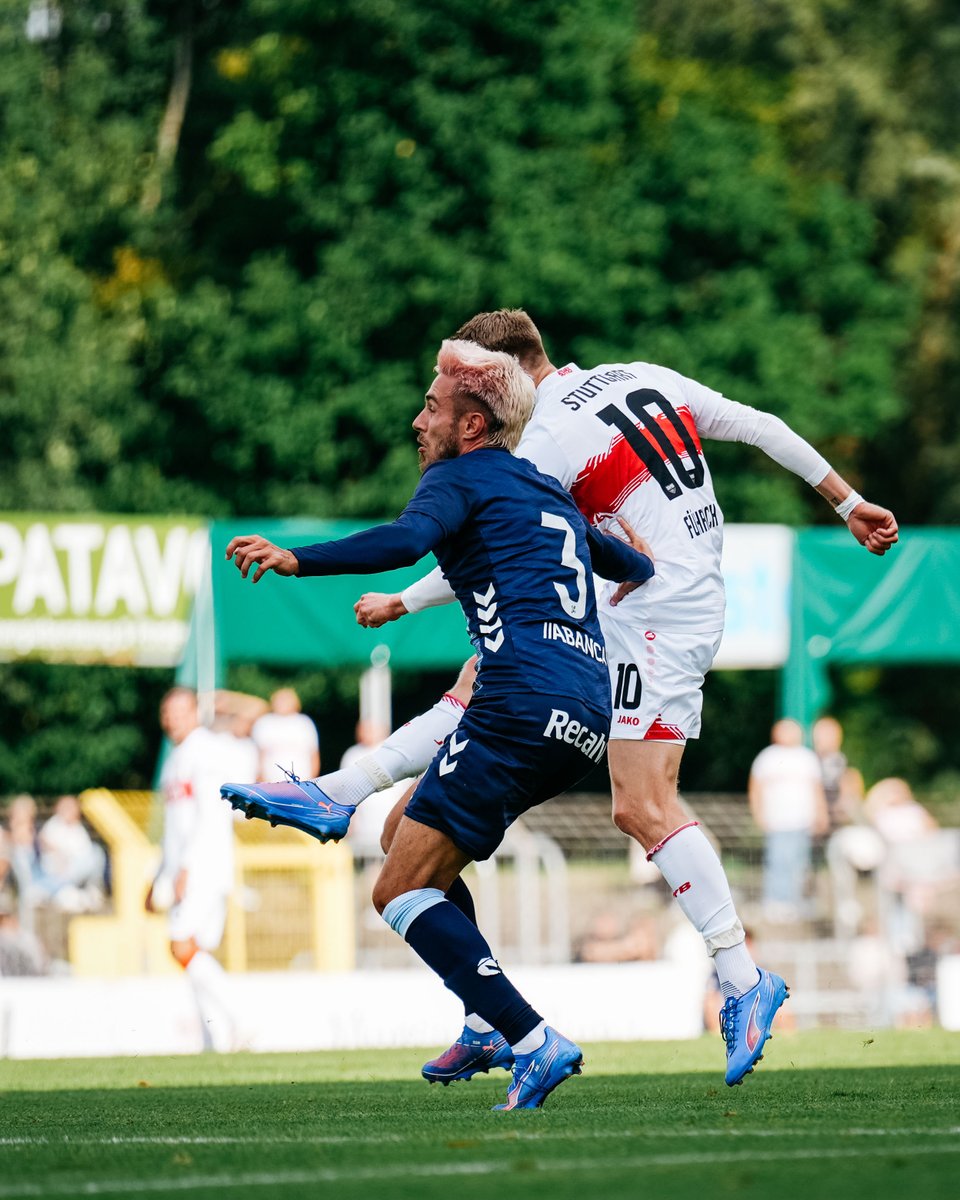 VfB's tweet image. Sieg gegen Celta Vigo in Reutlingen
Der #VfB gewinnt sein Testspiel gegen den spanischen Europa League-Teilnehmer Celta Vigo mit 2:1 (1:0). Jamie Leweling und zwei Eigentore sorgen für den Endstand.
Der Spielbericht: go.vfb.de/news6563
#VfB | #Testspiel | #VfBCelta 2:1…