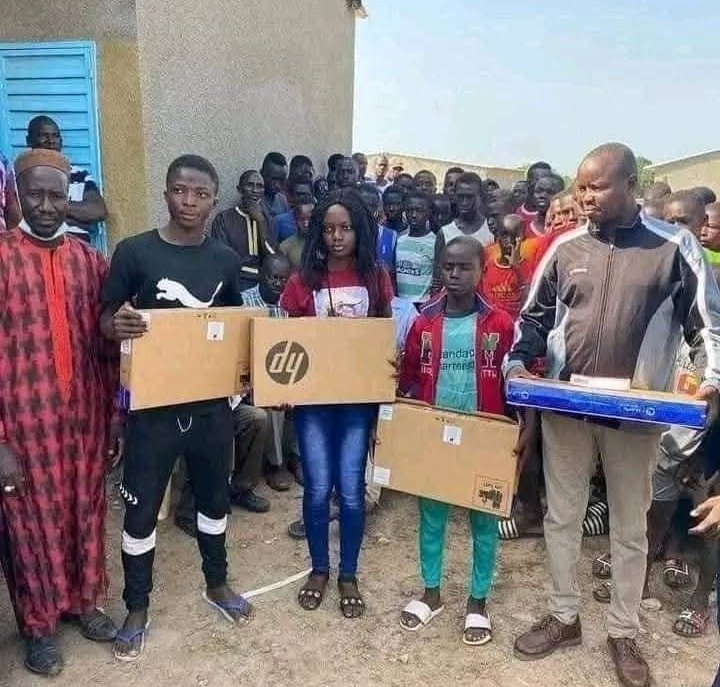 cecild84's tweet image. SADIO MANE, the Senegalese footballer who turned his native village of Bambali into a city! 🇸🇳🥺
Others should follow his example.
✔️A high school for 150,000,000 FCFA
✔️A hospital 350,000,000 FCFA
✔️ A mosque
✔️A soccer field
✔️A gas station
✔️ Electrification of the village…