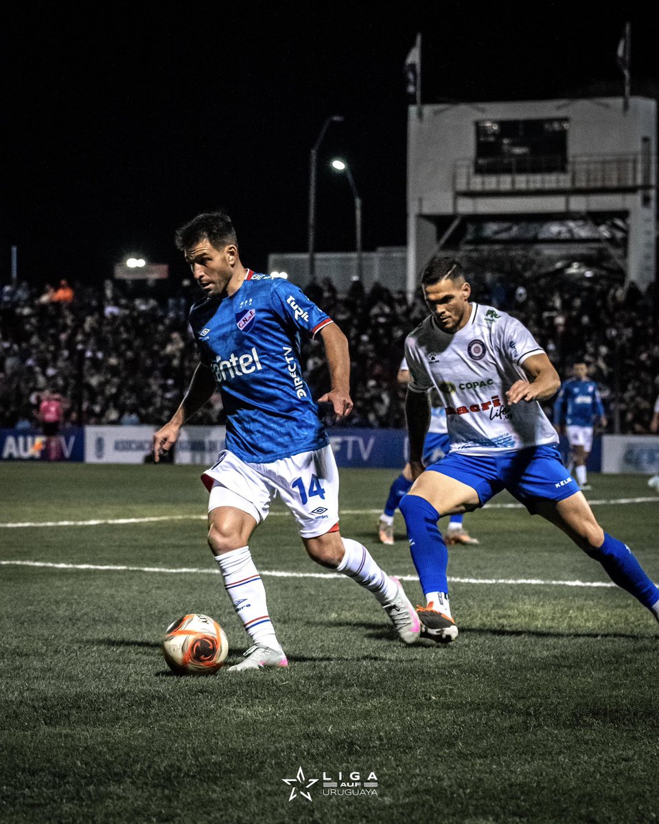 olivera_martin1's tweet image. 🚨Nacional para jugar ante Plaza Colonia tendrá nuevamente a Lodeiro y Maxi Gómez como titulares.
➡️El equipo probable para hoy sería: Mejia; Ancheta, Calione, De los Santos, Romero; Oliva, Boggio; Arady, Diente, Lodeiro; Gomez.
ℹ️ @CarveDeportiva
