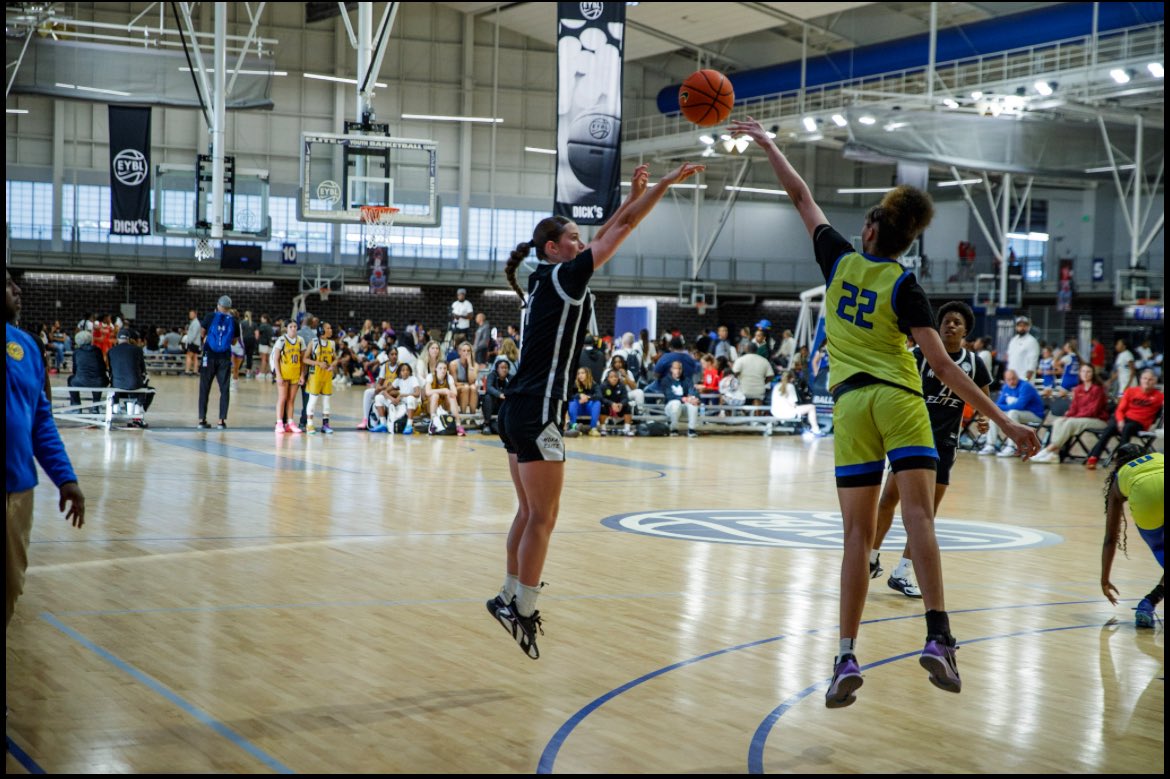 lilyedwards_32's tweet image. Through Gods power, for Gods purposes.
A big thanks to my teammates, coaches, and the Mokan family for making this summer great once again! I wouldn’t want to play the game I love with anyone else! @MokanGirls @CN3Training @iseeaaron