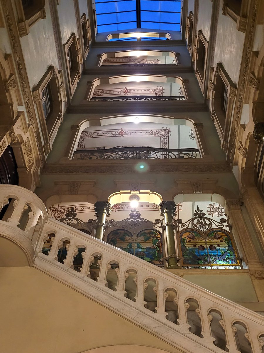 pipapipia's tweet image. The beauty of a modernist staircase. Barcelona.