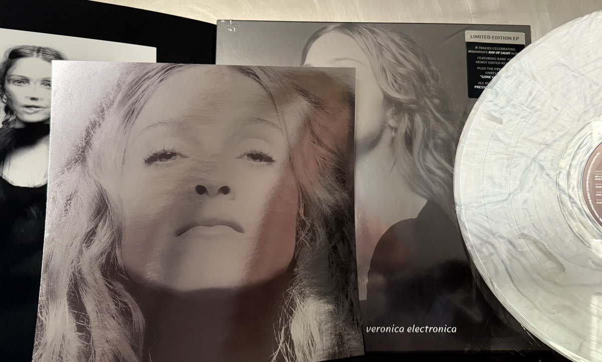 geriboy2010's tweet image. Veronicaβs arrived and she is absolutely GORGEOUS π©Άπ€ #VeronicaElectronica #Madonna