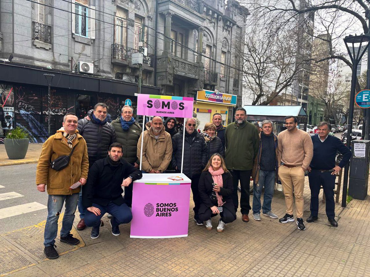 antoCmoreno's tweet image. Le pusimos color al día gris 🙃
Salimos a escuchar a vecinos que disfrutan las vacaciones de invierno en la plaza y el paseo de compras de calle 12.