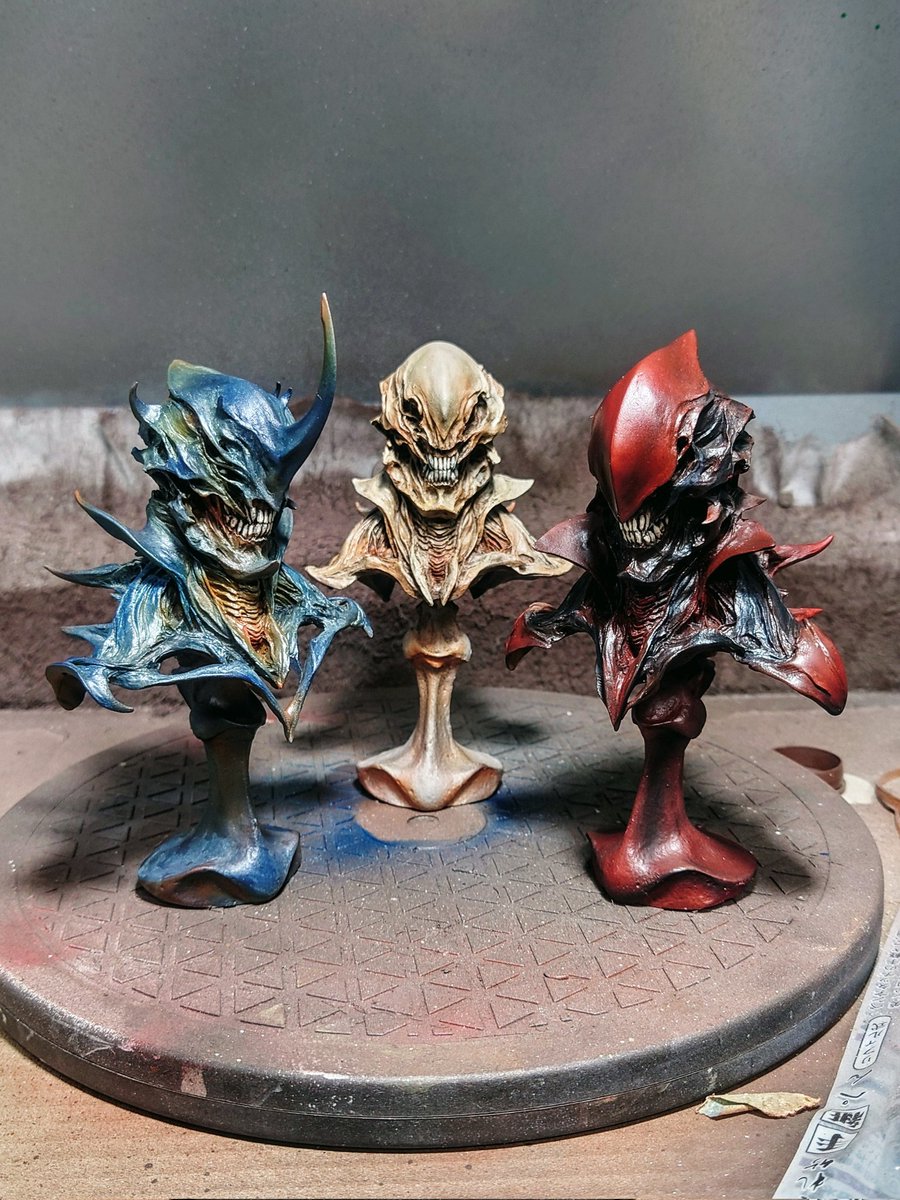 obsculpt's tweet image. ワンフェス2025夏 販売物
『赤刧』(赤)¥35000
『黝刻』(青)¥35000
『堊軀』(白)¥25000
それぞれワンオフ作品となります。