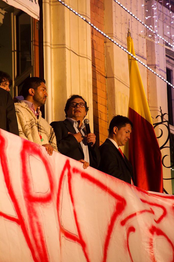 CesarPachonAgro's tweet image. El recuerdo que me trae mi celular. Más de una década acompañando el cambio de la mano de @petrogustavo.
Siempre del lado de la justicia social. Cuando la procuraduría quería acabar con la democracia.
Estábamos tan jóvenes 🤣