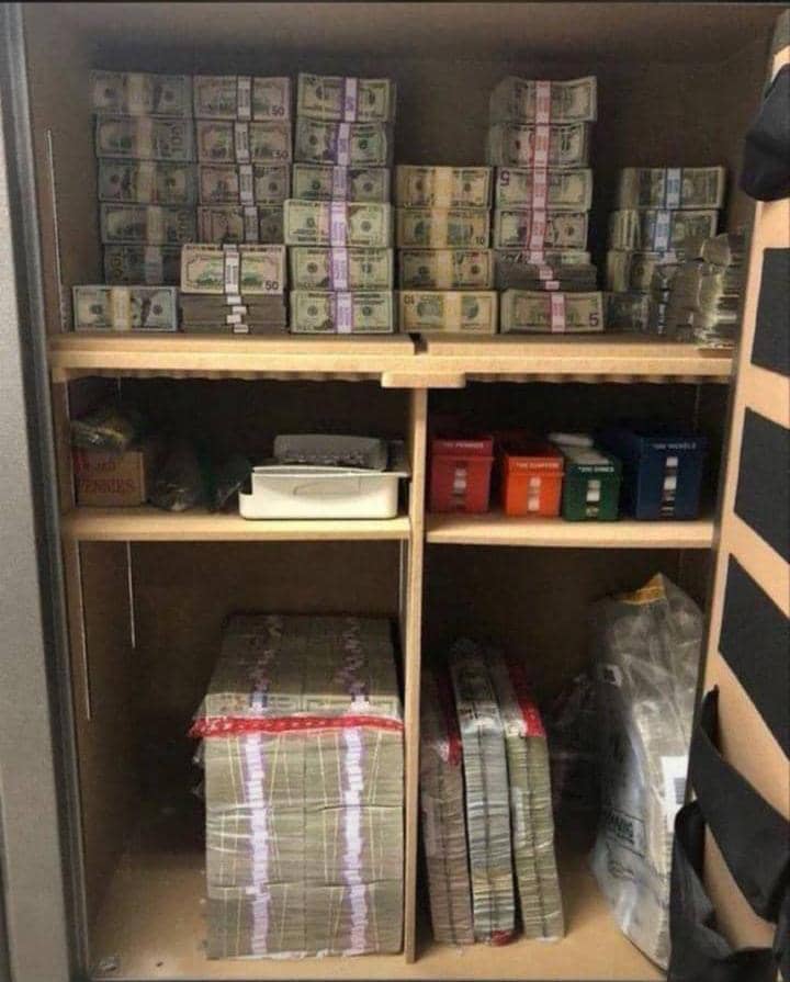 king_colli93491's tweet image. A rare pic of pain killers,medicine, and antibiotics🙌🤗🥰😊🤝🌚