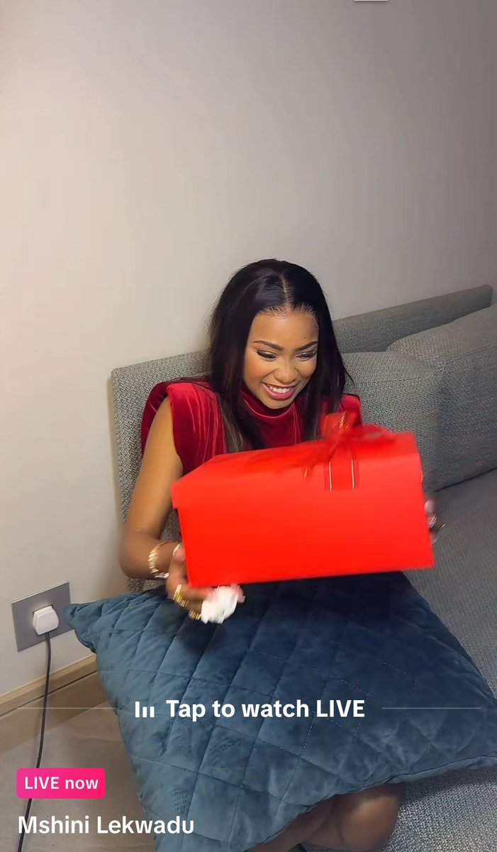 sheslovableMaya's tweet image. Mshini is live on tik tok🥂🫰😘