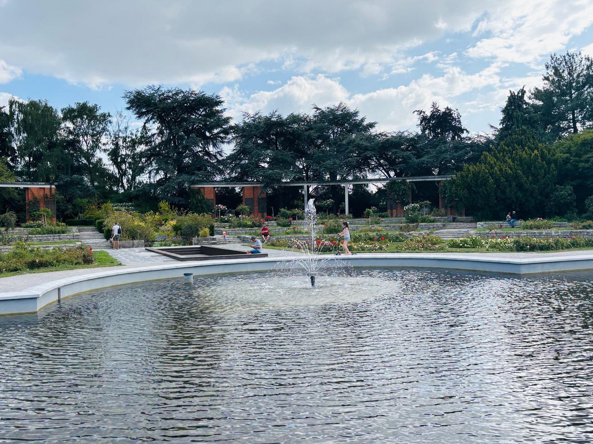 Lille_en_commun's tweet image. 🎶 La Compagnie du Tire-Laine met l’Orangerie du Jardin des Plantes dans l’ambiance #Fiesta avec son Balatous !
N’hésitez pas à (re)découvrir tous les avantages 🌳💐⛲️☕️🧁 de ce bel espace #lille
@A_Linkenheld Pierre Posmyk