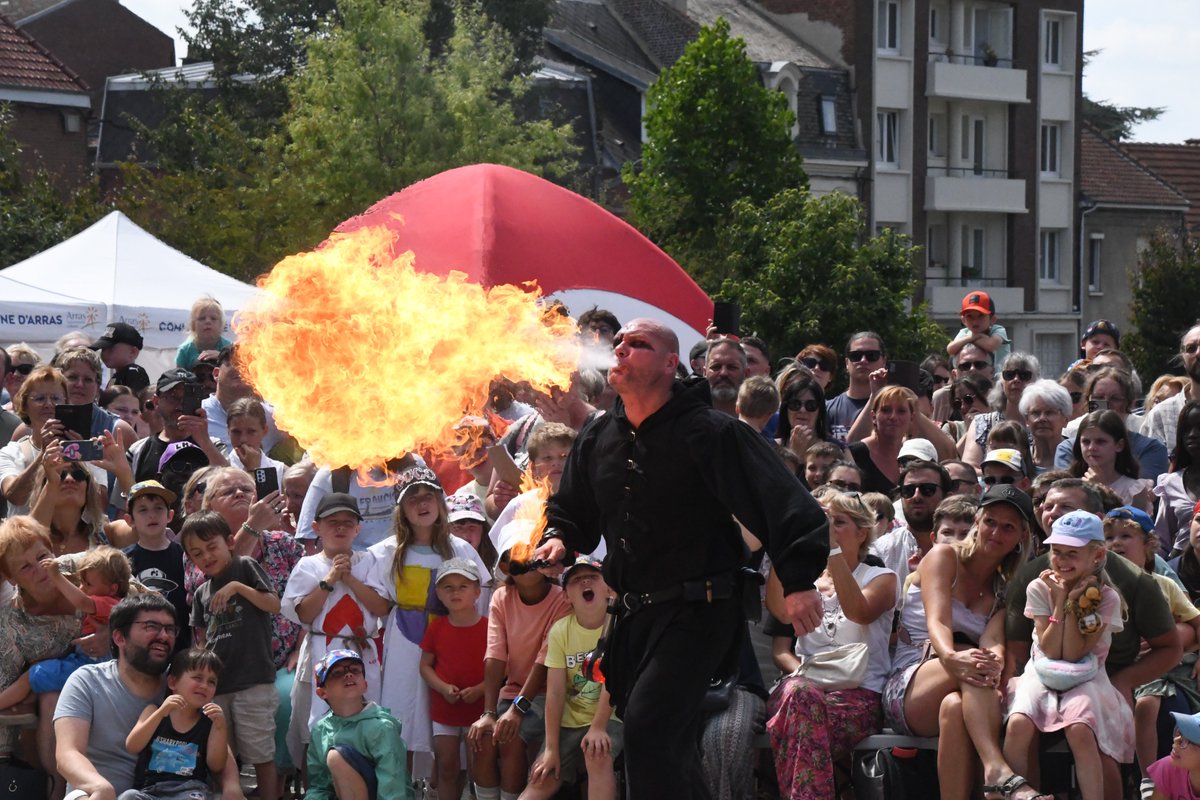 VilleArras's tweet image. ⚔️Ambiance chevaleresque au Rietz pour la fête médiévale &quot;Nos quartiers d’été&quot; !
🔥 Cracheur de feu, théâtre, artisans &amp;amp; ateliers (poterie, peinture, tapisserie…)
👨‍👩‍👦 Les habitants d’Achicourt, Arras, Beaurains, Saint-Nicolas et Saint-Laurent étaient de la partie !