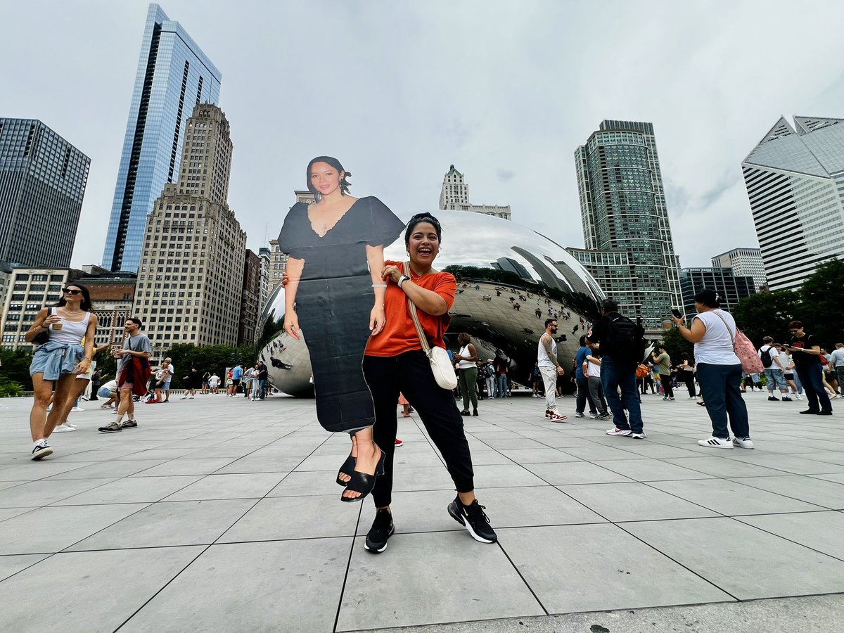 K1992kae's tweet image. Even in cardboard, Melissa is still taller than me! 
#chicagoconned