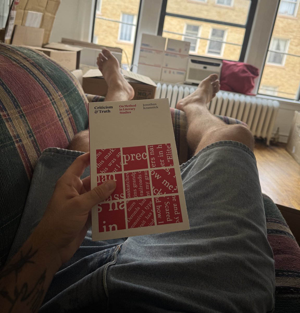 emonormie's tweet image. now reading