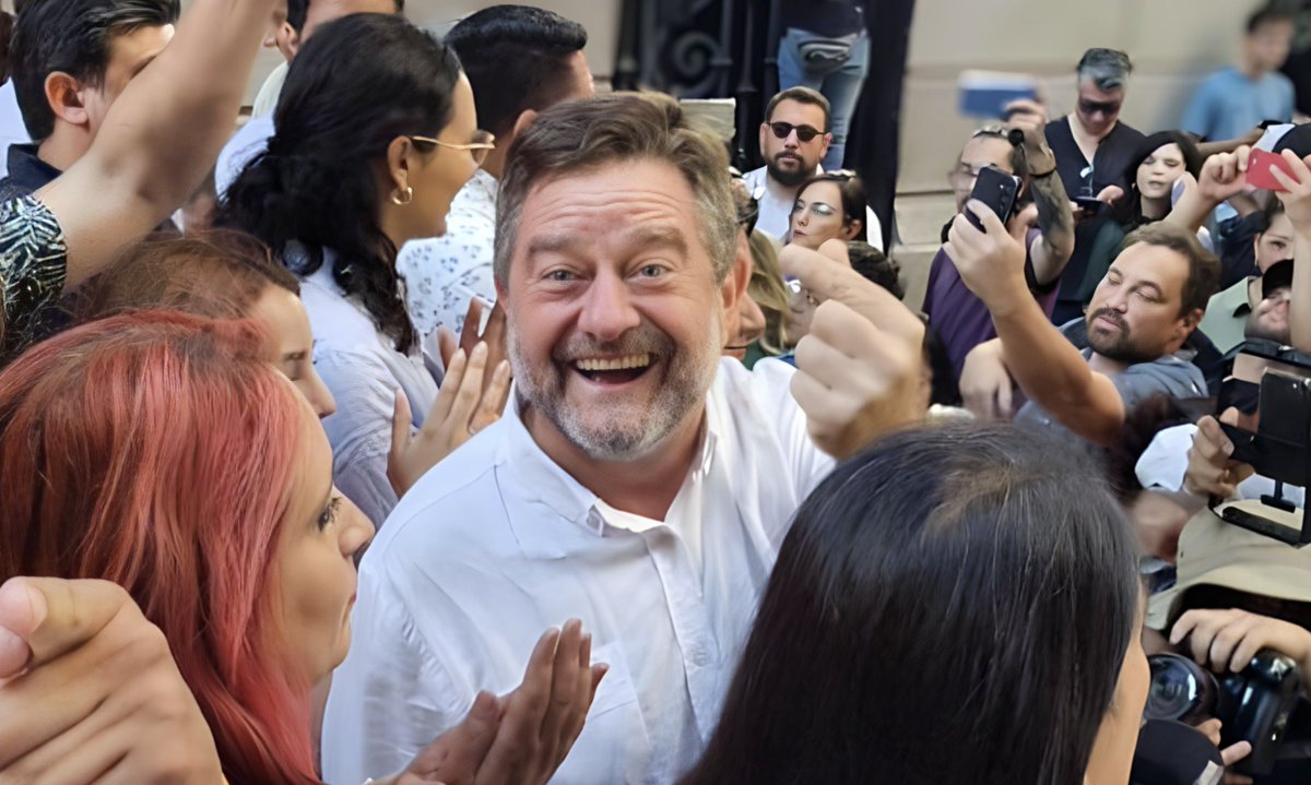 🚨 ¿Por qué Claudio Orrego está en la mira y arriesga ser removido? 🚨
Aquí te dejo 6 puntos clave que revelan la gravedad de su gestión y por qué no podemos seguir tolerando tanto abuso y opacidad en el Gobierno Regional RM. Abro hilo 🧵