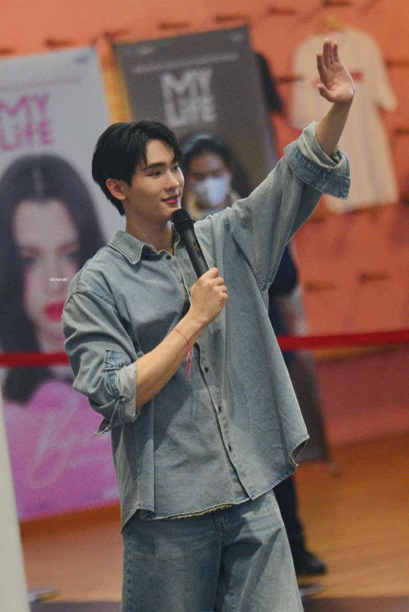 UtcharaM's tweet image. 250726 กษิบุ๊คหล่อมาก 😍🫠
#kasibook
#forcebook #ฟอสบุ๊ค
@kasibook