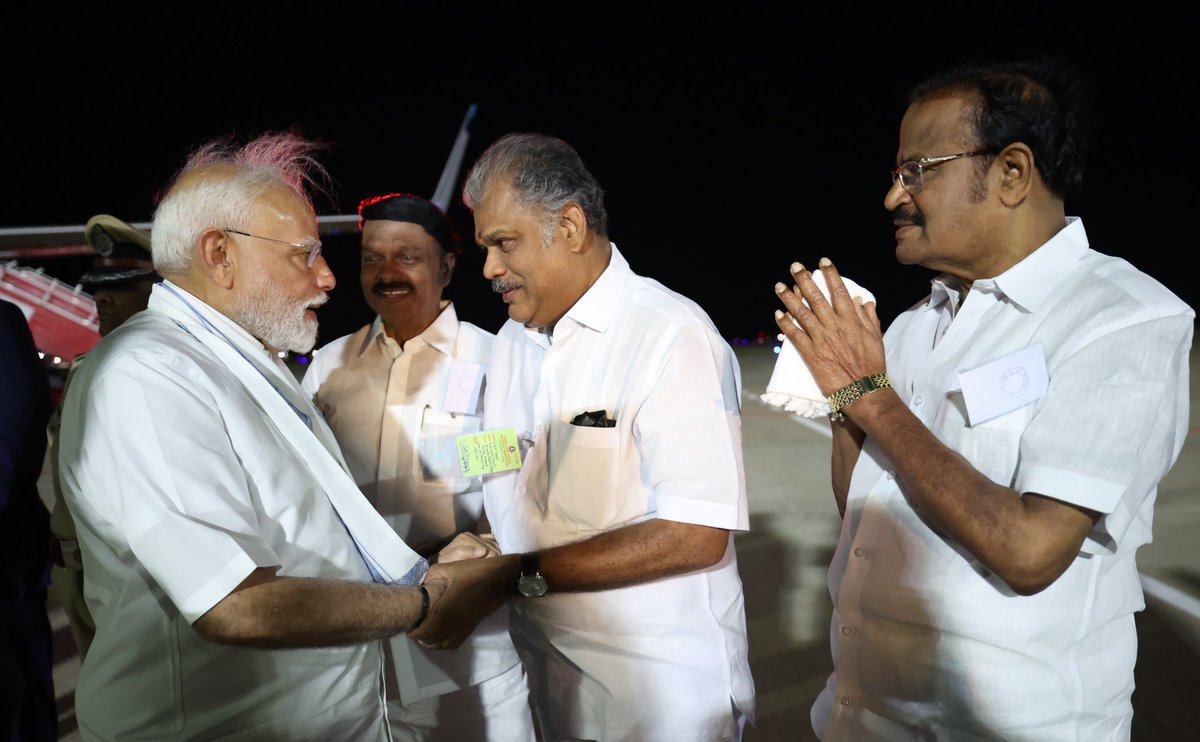 After the programme in Thoothukudi, landed in Tiruchirappalli to a warm welcome by various dignitaries. Looking forward to tomorrow’s programme at Gangaikonda Cholapuram.