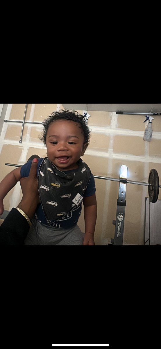 DivaaDior's tweet image. My son be in the gym fr 😍💪🏽 such a handsome strong man