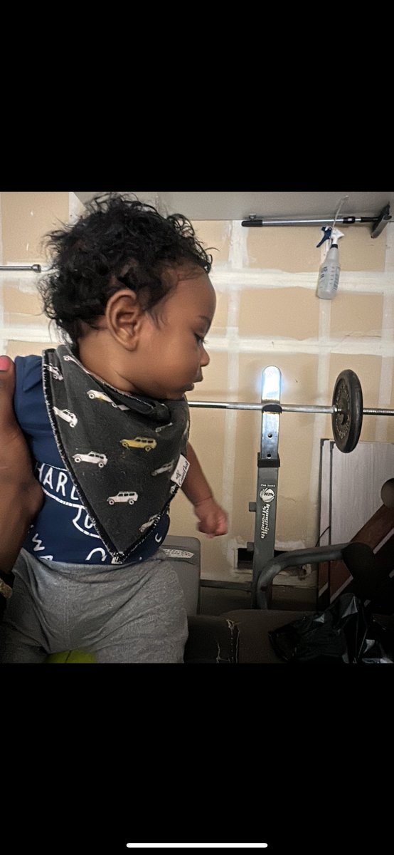 DivaaDior's tweet image. My son be in the gym fr 😍💪🏽 such a handsome strong man