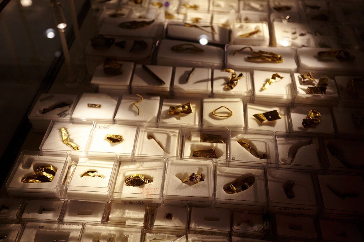 BrumHour's tweet image. Guided tours of Staffordshire Hoard at Birmingham Museum & Art Gallery this summer.
Until Aug 30: Discover more via @BM_AG on #BrumHour's website: brumhour.co.uk/guided-tours-o…
#Birmingham