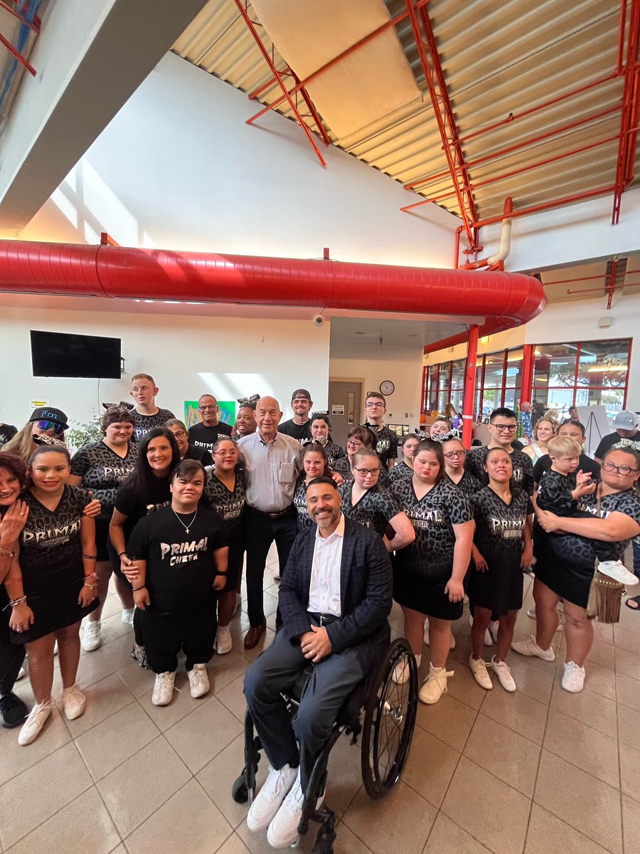 houmayor's tweet image. Mayor Whitmire was happy to join celebrate the 35th anniversary of the Americans with Disabilities Act — a landmark law that continues to break down barriers and open doors.
Hosted by @MoPD_Houston, we remain committed to building a more inclusive Houston for all!
