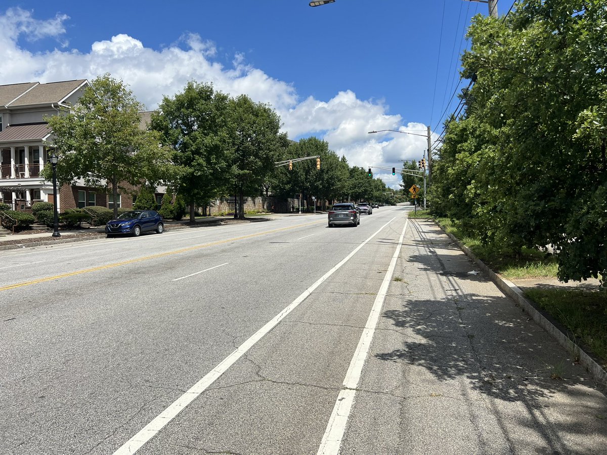 HowEPhil's tweet image. Atlanta needs to dedicate a lane (or 3) on RDA, McDaniel, Peters, & Walker for a protected bike lane / trail to better connect our Mechanicsville, West End, Summerhill, & Castleberry Hill neighbors with the @AtlantaBeltline, @downtownatlanta, & rest of Atlanta