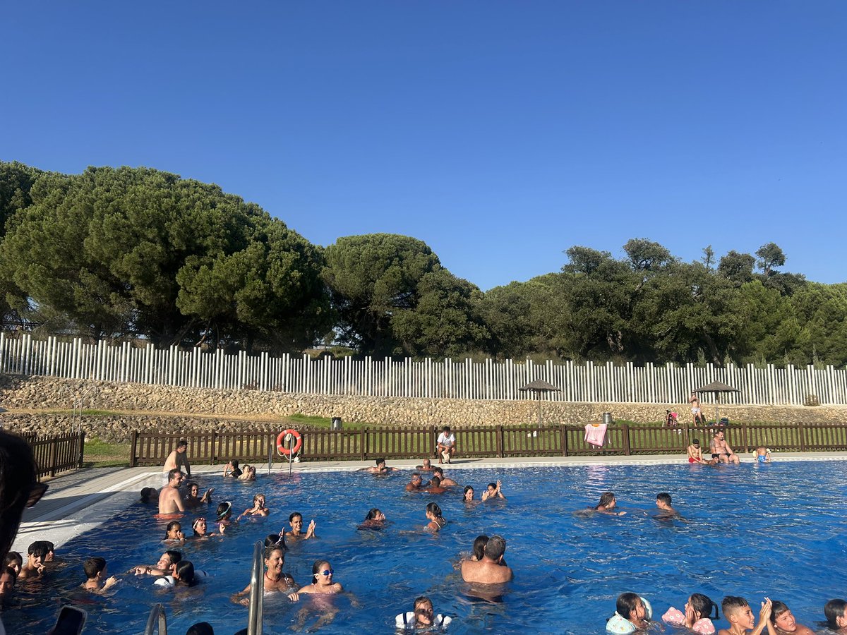 #Lucena disfruta del día de los abuelos en su piscina municipal